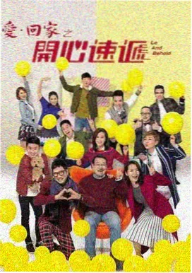 龙猫动画剧照，姐妹俩在乡间小路上望向远处的树林